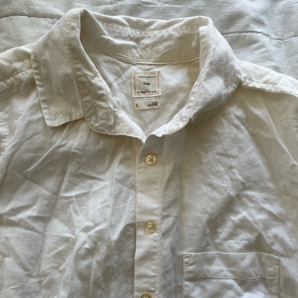 GAP white “shrunken boyfriend” button up shirt - Picture 3 of 8